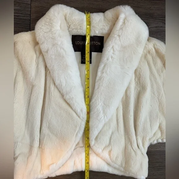 Louis Vuitton 100% Weasel Fur Cropped Jacket – Ivory – FR 38 (US 6) - Picture 8 of 16